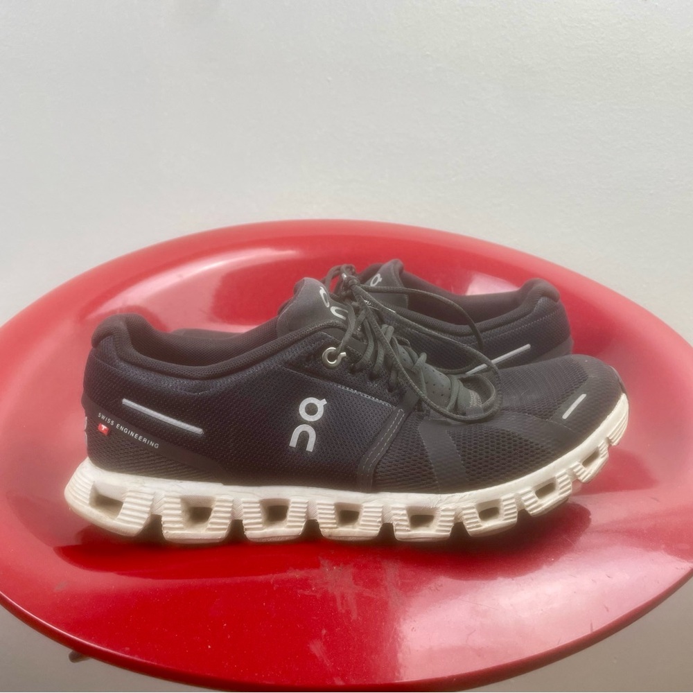 OnCloud 5 Running Shoes Women's 8.5 Black Gym Outdoors Athletic Sportswear